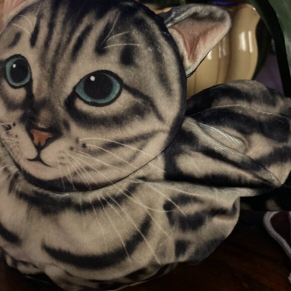 A Purrfect Christmas Gift!  Adorable Life-Like Cat Shaped Makeup Bag!  NWT - Picture 3 of 6